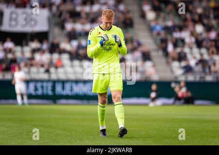 Viborg, Danimarca. 03rd ago 2022. Il portiere Lucas Lund Pedersen (1) di Viborg FF ha visto durante la partita di qualificazione della UEFA Europa Conference League tra Viborg FF e Torshavn B36 all'Energi Viborg Arena di Viborg. (Photo Credit: Gonzales Photo/Alamy Live News Foto Stock