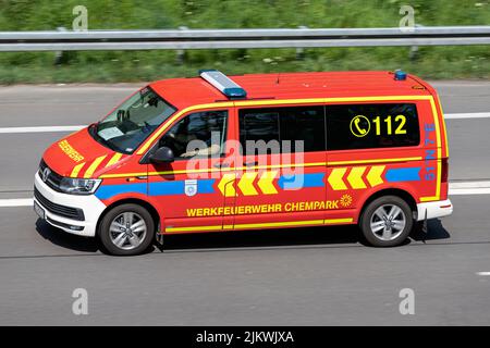 Werkfeuerwehr Chempark Volkswagen Caravelle minibus in autostrada Foto Stock