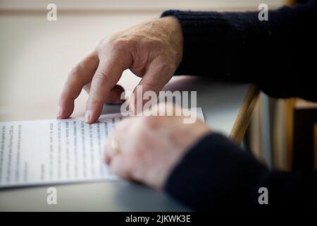 Centro diurno per i pazienti affetti da Parkinson senza grave compromissione cognitiva: Sessione di terapia vocale per parlato, voce, deglutizione. Foto Stock