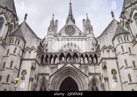 Londra, Regno Unito. 03rd ago 2022. Vista generale delle corti reali di giustizia. (Foto di Vuk Valcic/SOPA Images/Sipa USA) Credit: Sipa USA/Alamy Live News Foto Stock