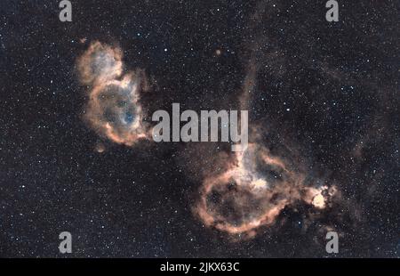 Una ben nota coppia di nebulose ad emissione luminosa a circa 7500ly di distanza nel braccio Perseo della Via Lattea, la Hart (IC1805) e la Soul (IC1848) nebulose spa Foto Stock