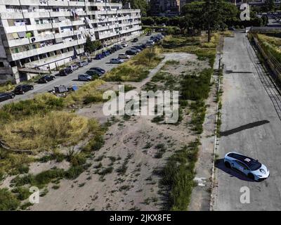 Napoli, Campania, ITALIA. 1st ago 2022. 08/01/2022 Napoli, oggi pomeriggio nel quartiere Scampia, nella periferia settentrionale della città napoletana, è arrivata la famosa Lamborghini dedicata a Diego Armando Maradona (Credit Image: © Fabio Sasso/ZUMA Press Wire) Foto Stock