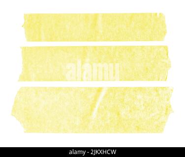 Set di tre adesivi bianchi a nastro di carta gialli isolati su sfondo bianco. Modello mock up Foto Stock