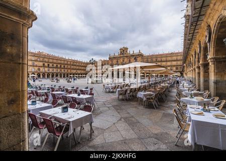 Salamanca, Spagna, 08 giugno 2022. Vista della spettacolare Plaza Mayor di Salamanca in Spagna Foto Stock