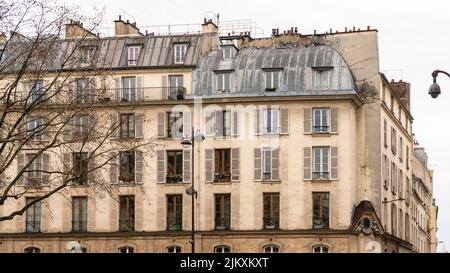 Parigi, facciate tipiche, splendidi edifici nel centro Foto Stock