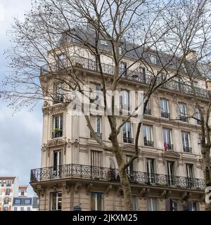 Parigi, facciate tipiche, splendidi edifici nel centro Foto Stock