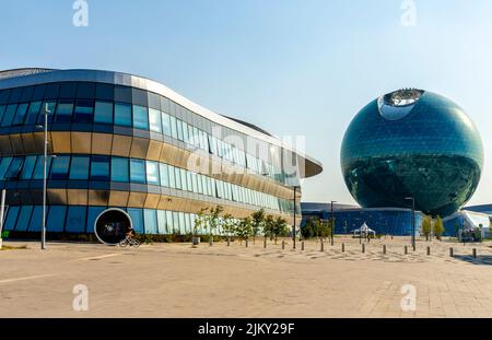 Nur-Sultan EXPO 2017 Padiglione Nur Alem. Kazakistan. Progettato da Adrian Smith, Gordon Gill Architecture, l'edificio sferico più grande del mondo. Foto Stock