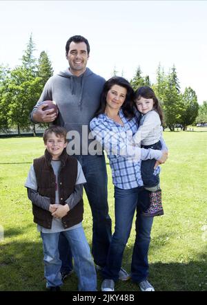 NICOLAI GUISTRA, DAN PAYNE, DAPHNE ZUNIGA, GINA HOLDEN, una famiglia per il giorno del ringraziamento, 2010 Foto Stock