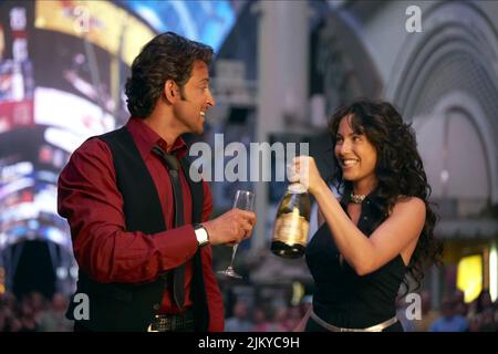 HRITHIK ROSHAN, Barbara Mori, aquiloni, 2010 Foto Stock