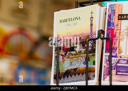 Barcellona, Spagna - 4 aprile 2022: Cartolina sulla Rambla de Barcelona (Spagna), concetto di viaggio. Foto Stock