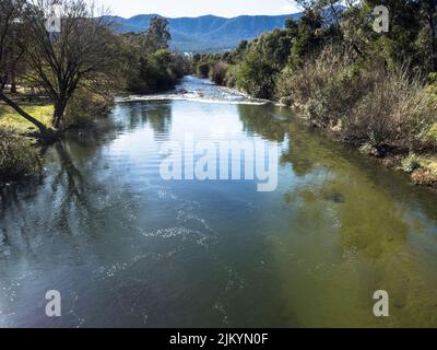 Fiume Kiewa da Ryders Bridge, Tawonga. Foto Stock