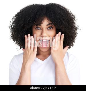 Oooooh il dramma Dimmi di più... Studio girato di una giovane donna attraente guardando scioccato su uno sfondo bianco. Foto Stock