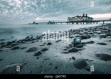 Una bella vista di Pier Sellin nella località balneare del Baltico di Sellin, Rugen, Germania Foto Stock