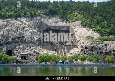 Una bella vista delle Grotte di Longmen a Luoyang, Cina Foto Stock