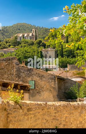 Goult in Provenza, villaggio arroccato sulla montagna, strada tipica Foto Stock