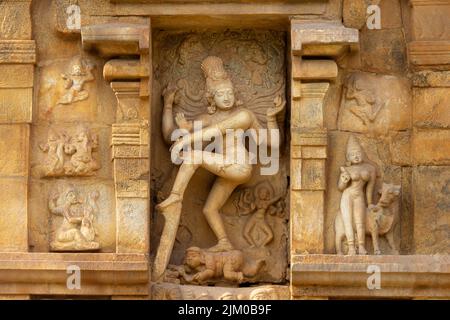 Scultura di Lord Shiva sulla parete del Tempio di Brihadeshwara, Gangaikonda Cholapuram, Ariyalur, Tamilnadu, India. Foto Stock