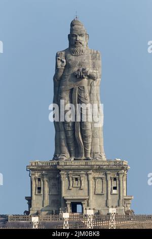 Tiruvallur Statua del poeta Tamil e filosofo Valluvar, 41m Tall, costruito nel 1990 al 1999, Kanyakumari, Tamilnadu, India. Foto Stock
