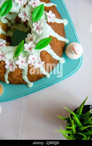 Elegante torta di mandorle di Pasqua fatta in casa Foto Stock