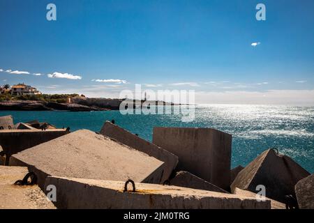 Una bella vista di una baia con blocchi di pietra a Martigues, Francia Foto Stock