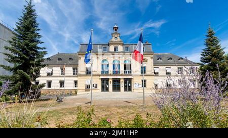 Vista esterna del municipio di Orsay, Francia, una città situata a sud-ovest di Parigi, nel dipartimento francese di Essonne, nella regione Île-de-France Foto Stock