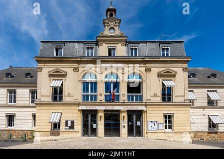 Vista esterna del municipio di Orsay, Francia, una città situata a sud-ovest di Parigi, nel dipartimento francese di Essonne, nella regione Île-de-France Foto Stock