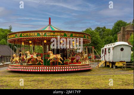 Victorian Merry Go Round al Blists Hill Victorian Village, Ironbridge, Shropshire, Inghilterra Foto Stock