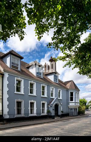 MISTLEY HIGH STREET CON CASE GRAZIOSE Foto Stock