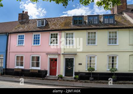MISTLEY HIGH STREET CON CASE GRAZIOSE Foto Stock