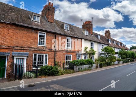 MISTLEY HIGH STREET CON CASE GRAZIOSE Foto Stock