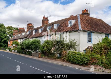 MISTLEY HIGH STREET CON CASE GRAZIOSE Foto Stock