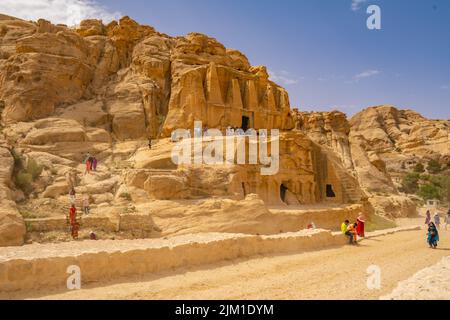 La Tomba dell'Obelisco sulla strada di avvicinamento per al-Siq e Petra Jordan Foto Stock