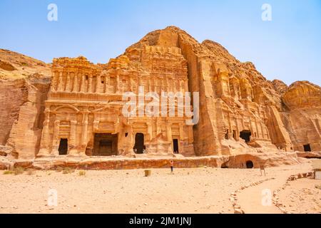 Guardando verso le tombe reali in Petra Jordan Foto Stock