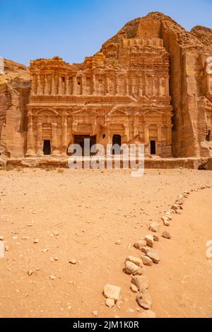 Guardando verso le tombe reali in Petra Jordan Foto Stock