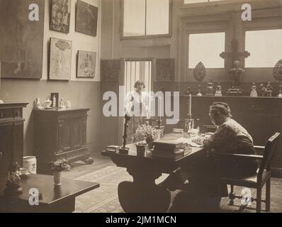 Gertrude Stein e Alice B. Toklas nel loro salotto di rue de Fleurus. Museo: © Man Ray Trust. Foto Stock