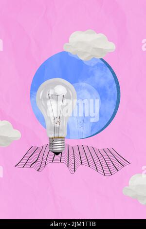 Collage di banner verticale di lampada in cielo isolato su sfondo di colore rosa pittura Foto Stock