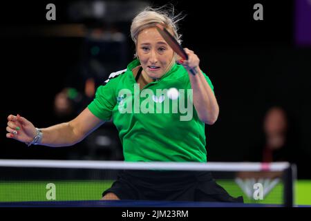 Birmingham, Regno Unito. 04th ago 2022. Charlotte Carey of Wales colpisce uno scontro a Birmingham, Regno Unito, il 8/4/2022. (Foto di Conor Molloy/News Images/Sipa USA) Credit: Sipa USA/Alamy Live News Foto Stock