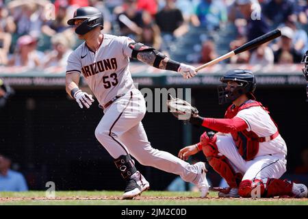 CLEVELAND, OH - 3 AGOSTO: La prima base degli Arizona Diamondbacks Christian Walker (53) batte contro i Cleveland Guardians il 3 agosto 2022 al Progressive Field di Cleveland, Ohio. (Joe Robbins/immagine dello sport) Foto Stock