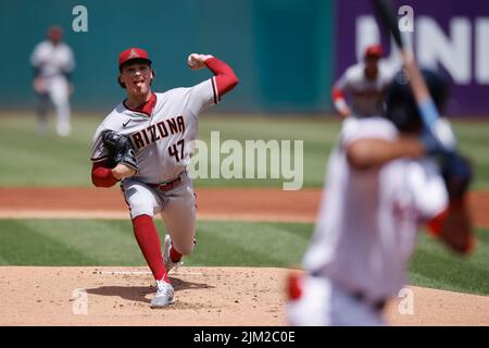 CLEVELAND, OH - 3 AGOSTO: Il lanciatore titolare degli Arizona Diamondbacks Tommy Henry (47) lanciò contro i Cleveland Guardians il 3 agosto 2022 al Progressive Field di Cleveland, Ohio. (Joe Robbins/immagine dello sport) Foto Stock