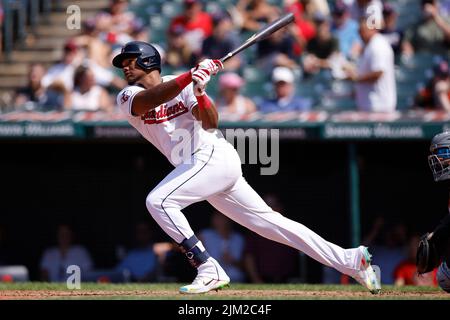 CLEVELAND, OH - 3 AGOSTO: Oscar Gonzalez (39) batte contro gli Arizona Diamondbacks il 3 agosto 2022 al Progressive Field di Cleveland, Ohio. (Joe Robbins/immagine dello sport) Foto Stock