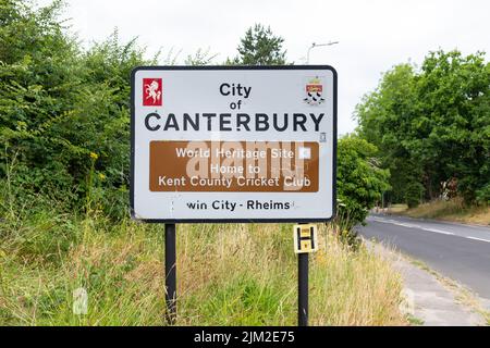 Cartello di benvenuto della città di Canterbury, Canterbury, Kent, Inghilterra, Regno Unito Foto Stock