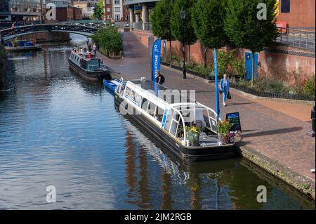 La barca chiamata la principessa Pennine ormeggiata sul canale di Birmingham durante i Giochi del Commonwealth 2022 vicino al NIA. Foto Stock