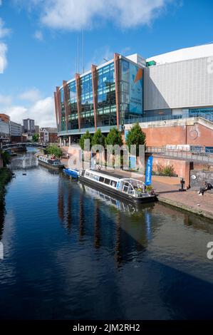 La barca chiamata la principessa Pennine ormeggiata sul canale di Birmingham durante i Giochi del Commonwealth 2022 vicino al NIA. Foto Stock