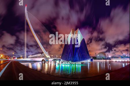 Strade, piazze ed edifici storici nella città vecchia di Valencia, Spagna Foto Stock