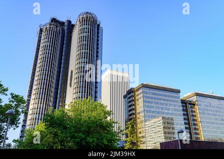 Moderni edifici per uffici nel quartiere finanziario di Madrid, Spagna. Foto Stock