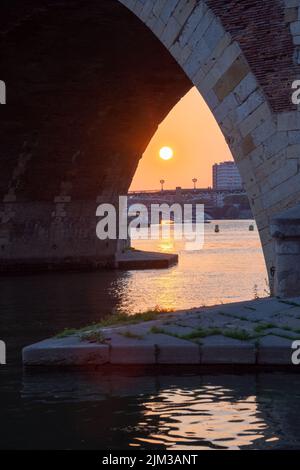 Città vecchia di Tolosa al tramonto, Francia Foto Stock