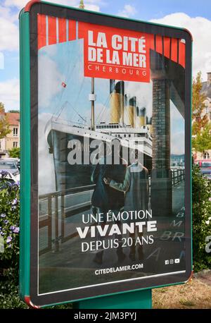 Un poster di strada che fa pubblicità alla mostra la Manche e il Titanic a Cherbourg, Normandia, Francia Foto Stock