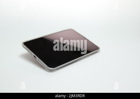 Studio shot del nuovo Apple iPad mini generazione 6 tablet digitali isolato spazio copia su sfondo bianco. A15 tecnologia Bionic chip di Apple inc. Foto Stock