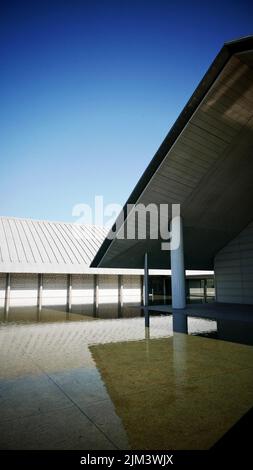 Uno scatto verticale del Sagawa Art Museum a Moriyama, Giappone Foto Stock