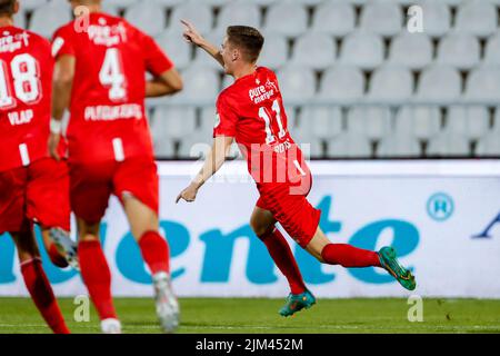 BELGRADO, SERBIA - AGOSTO 4: Daan Rots del FC Twente festeggia il suo traguardo durante la terza partita di qualificazione della UEFA Europa Conference League tra FK Cukaricki e FC Twente allo Stadion FK Partizan il 4 agosto 2022 a Belgrado, Serbia (Foto di Nicola Krstic/Orange Pictures) Foto Stock