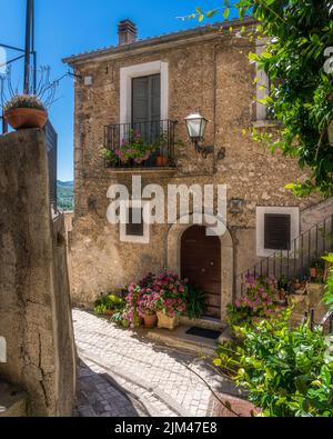 Il bellissimo borgo di San Donato Val di Comino, in provincia di Frosinone, Lazio, Italia centrale. Foto Stock